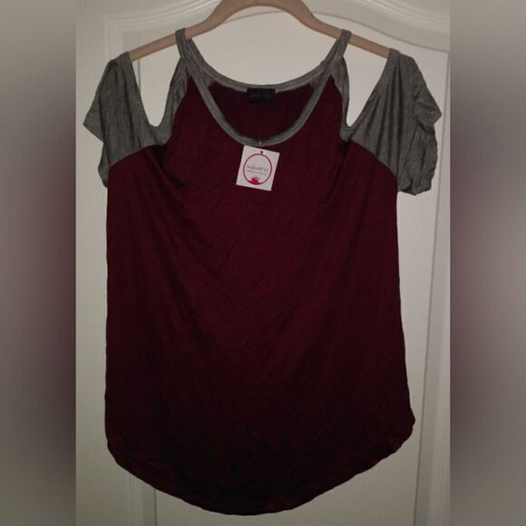 NWT Sheila Rose Cold Shoulder Top size large - Picture 1 of 3